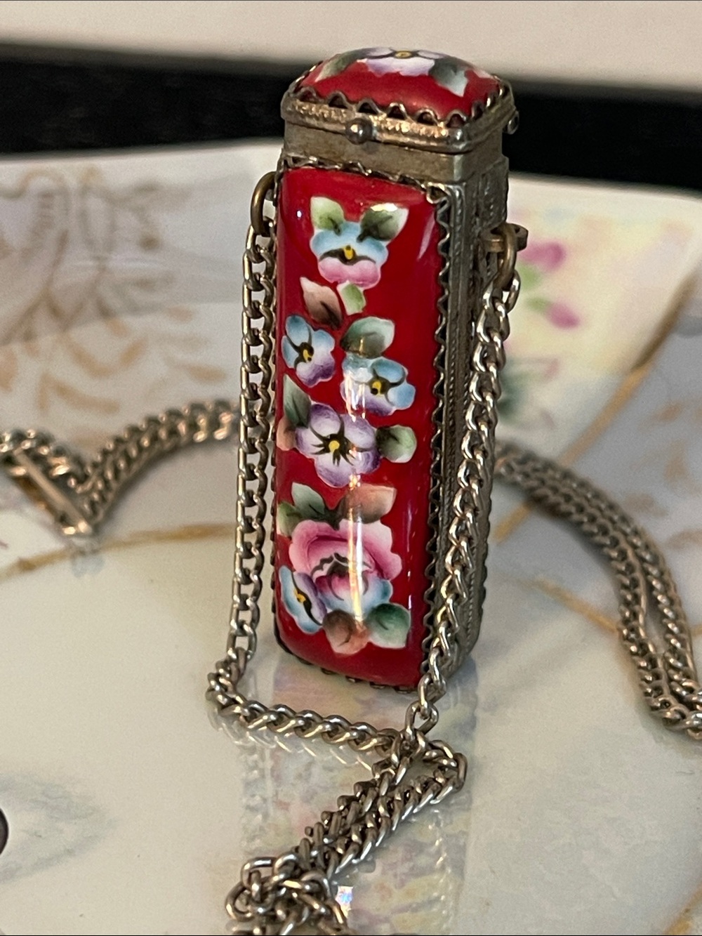 Vintage Russian Finfit Hand-Painted Enamel Pillbox Locket Necklace & Earring Set - Picture 6 of 12